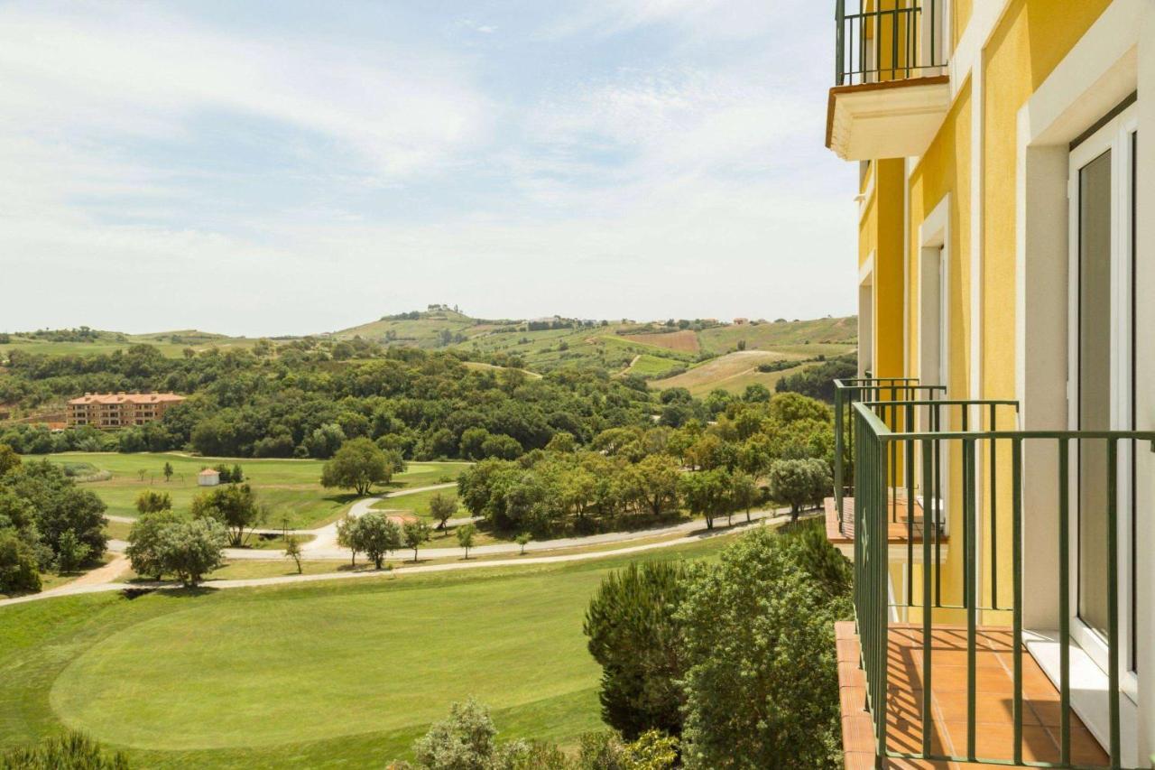 Dolce Camporeal Lisboa Turcifal Dış mekan fotoğraf View of the golf course