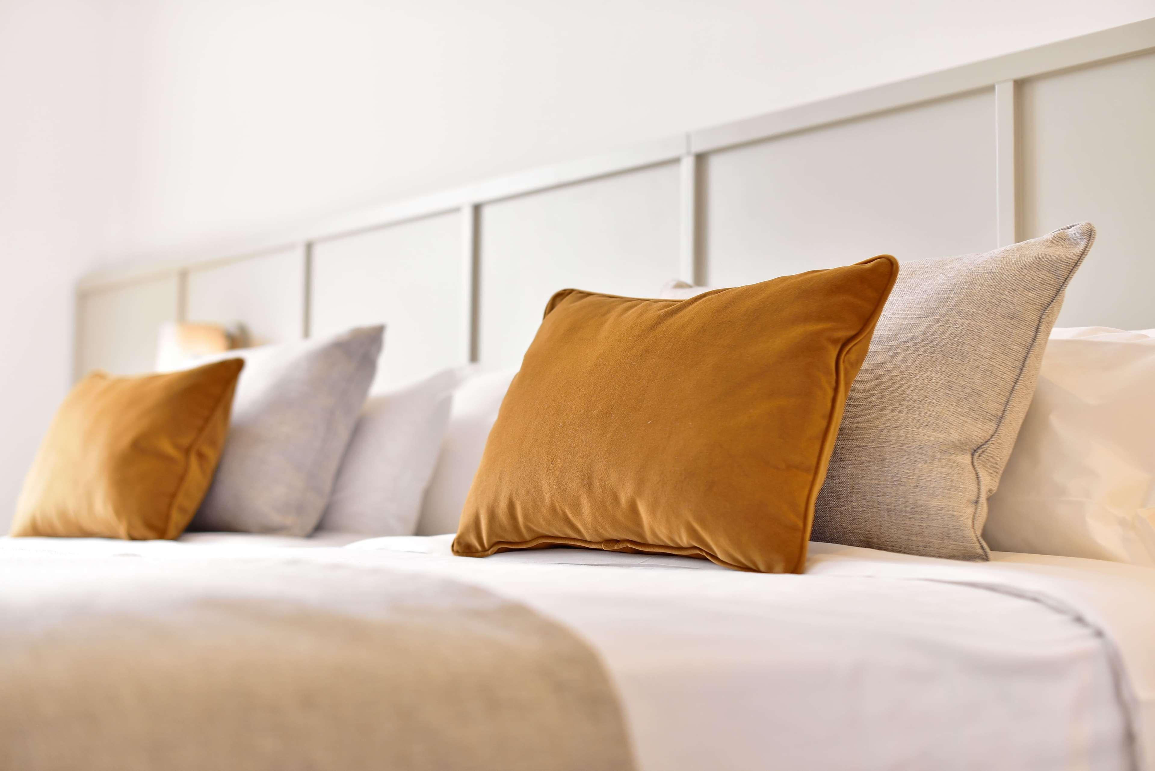 Dolce Camporeal Lisboa Turcifal Dış mekan fotoğraf Pillows on a bed